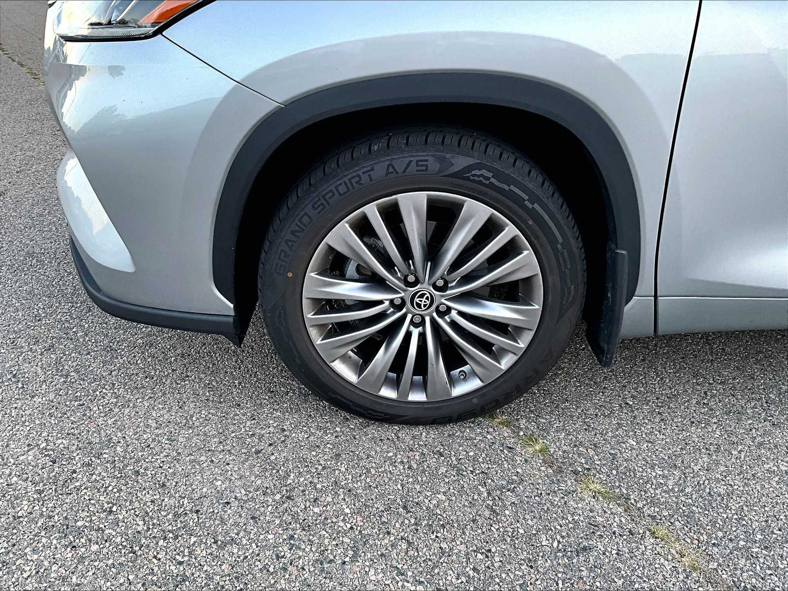 used 2022 Toyota Highlander car, priced at $42,787