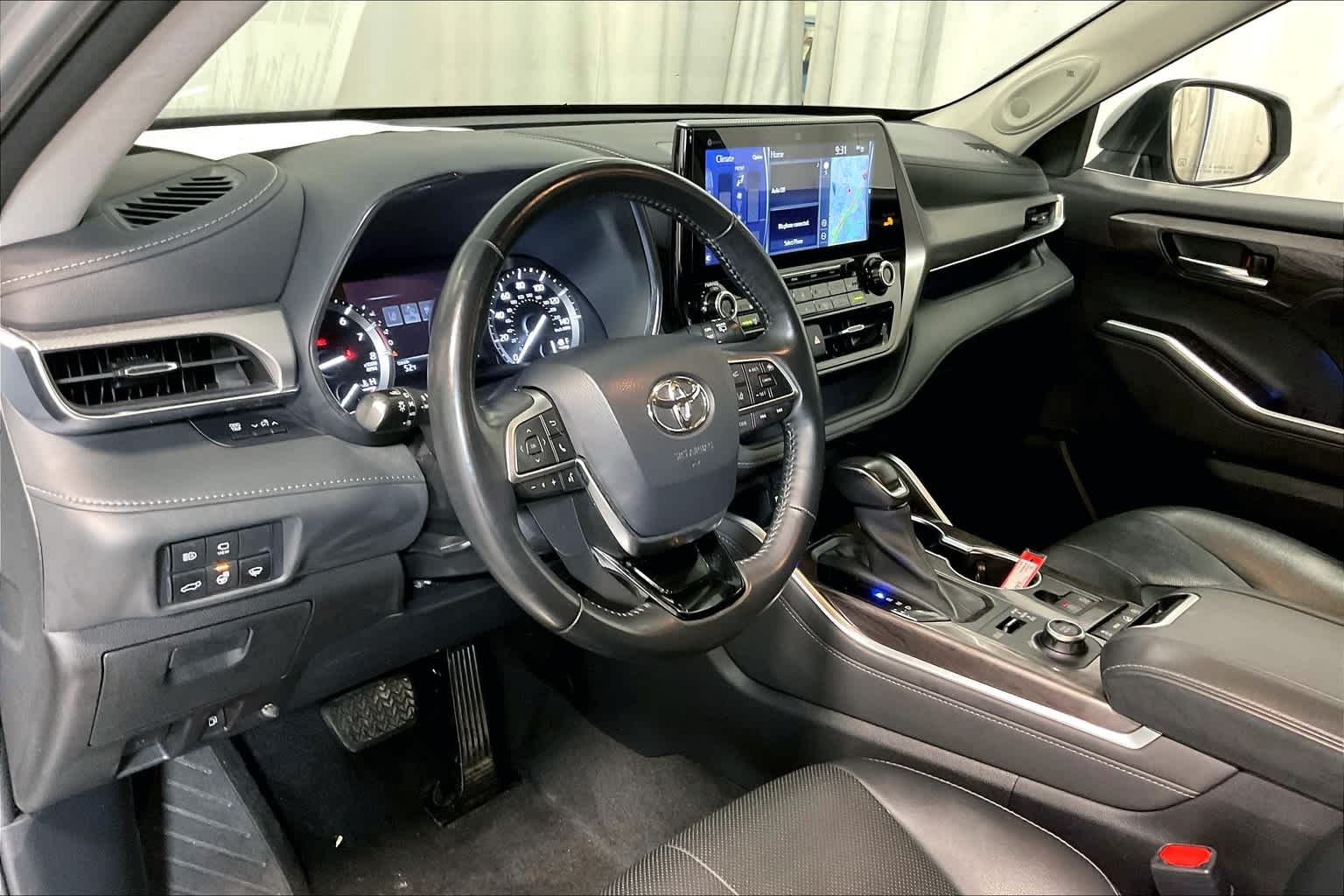 used 2021 Toyota Highlander car, priced at $40,988