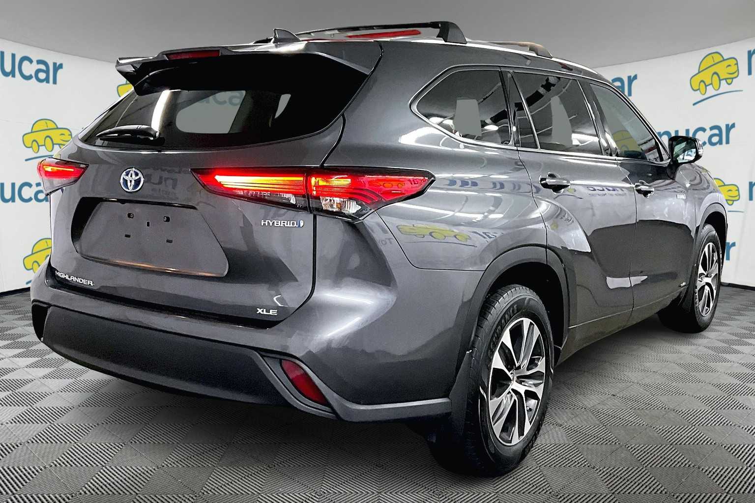 used 2020 Toyota Highlander car, priced at $30,898