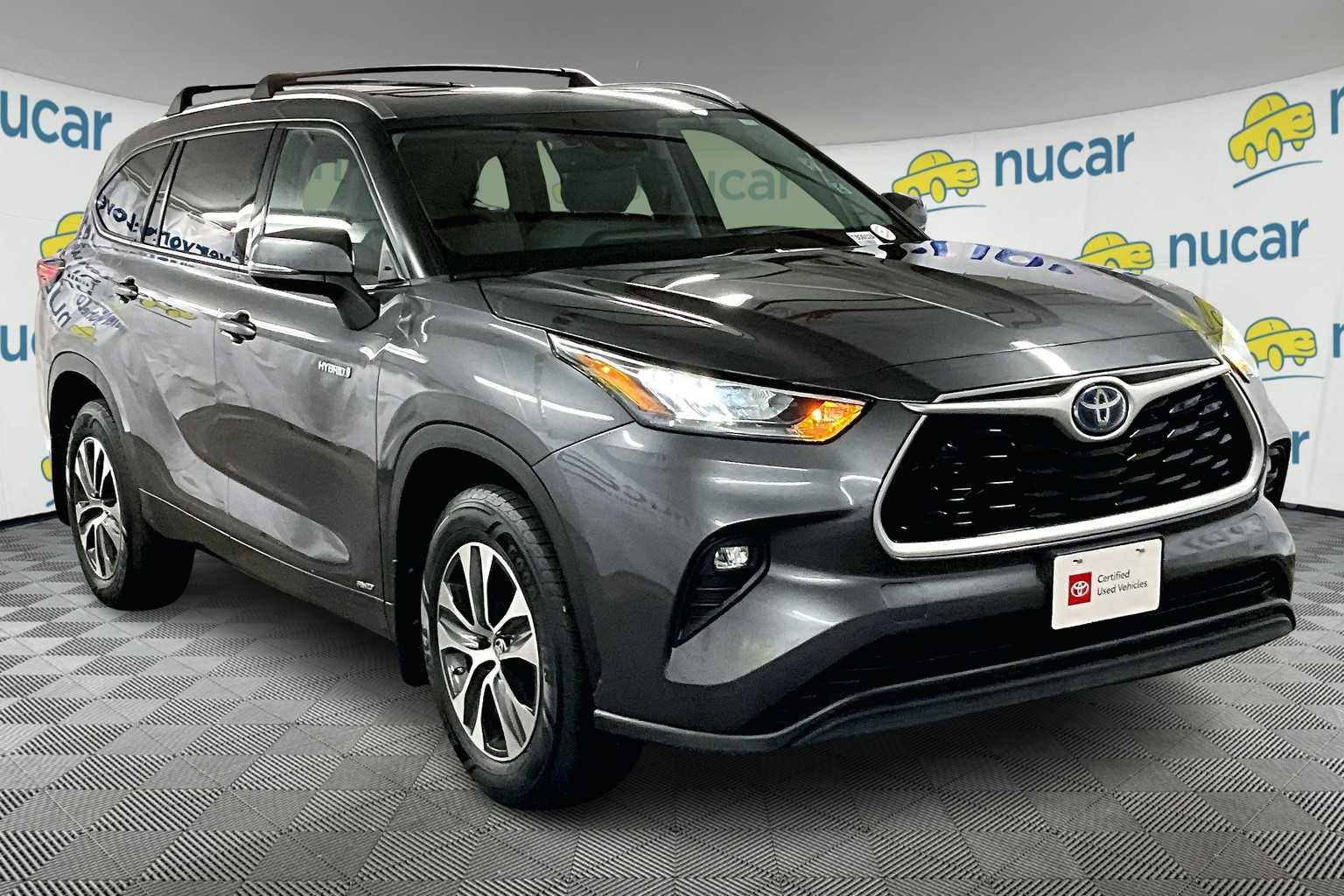 used 2020 Toyota Highlander car, priced at $30,898