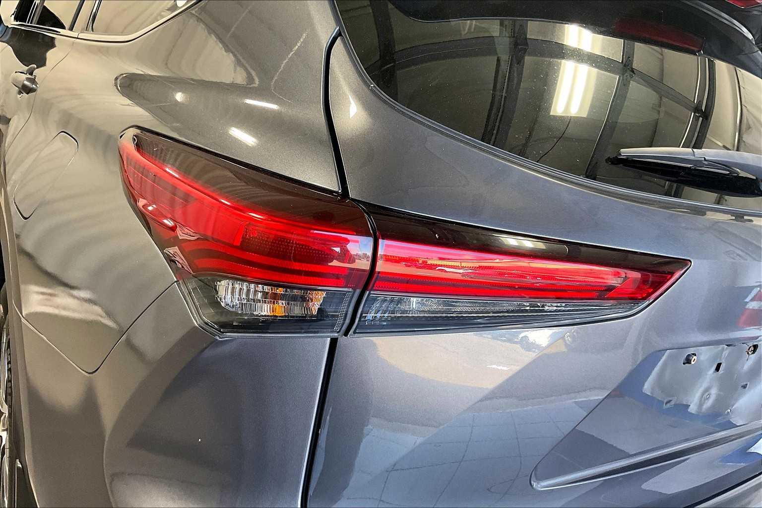 used 2021 Toyota Highlander car, priced at $35,488