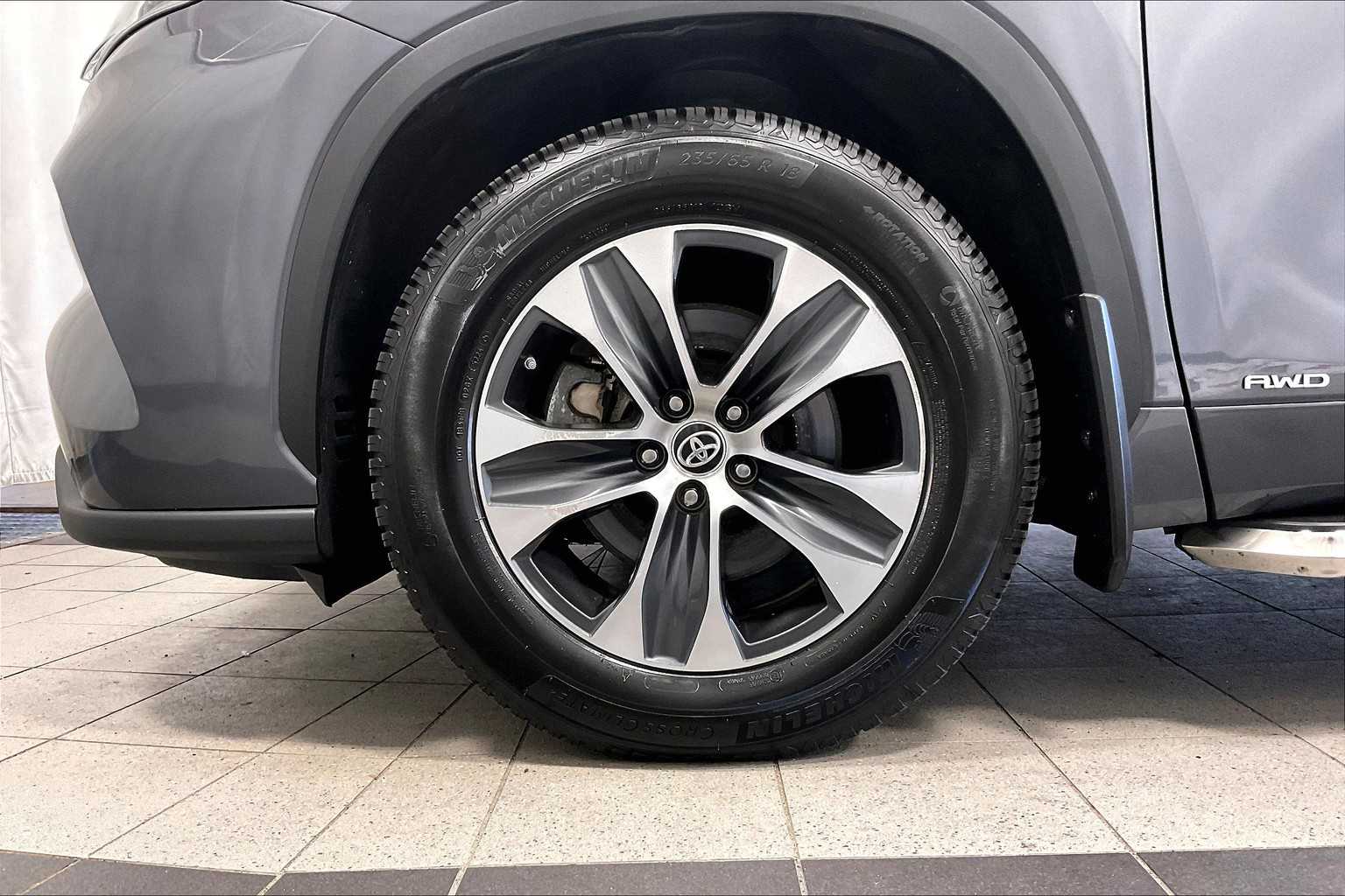 used 2021 Toyota Highlander car, priced at $35,488