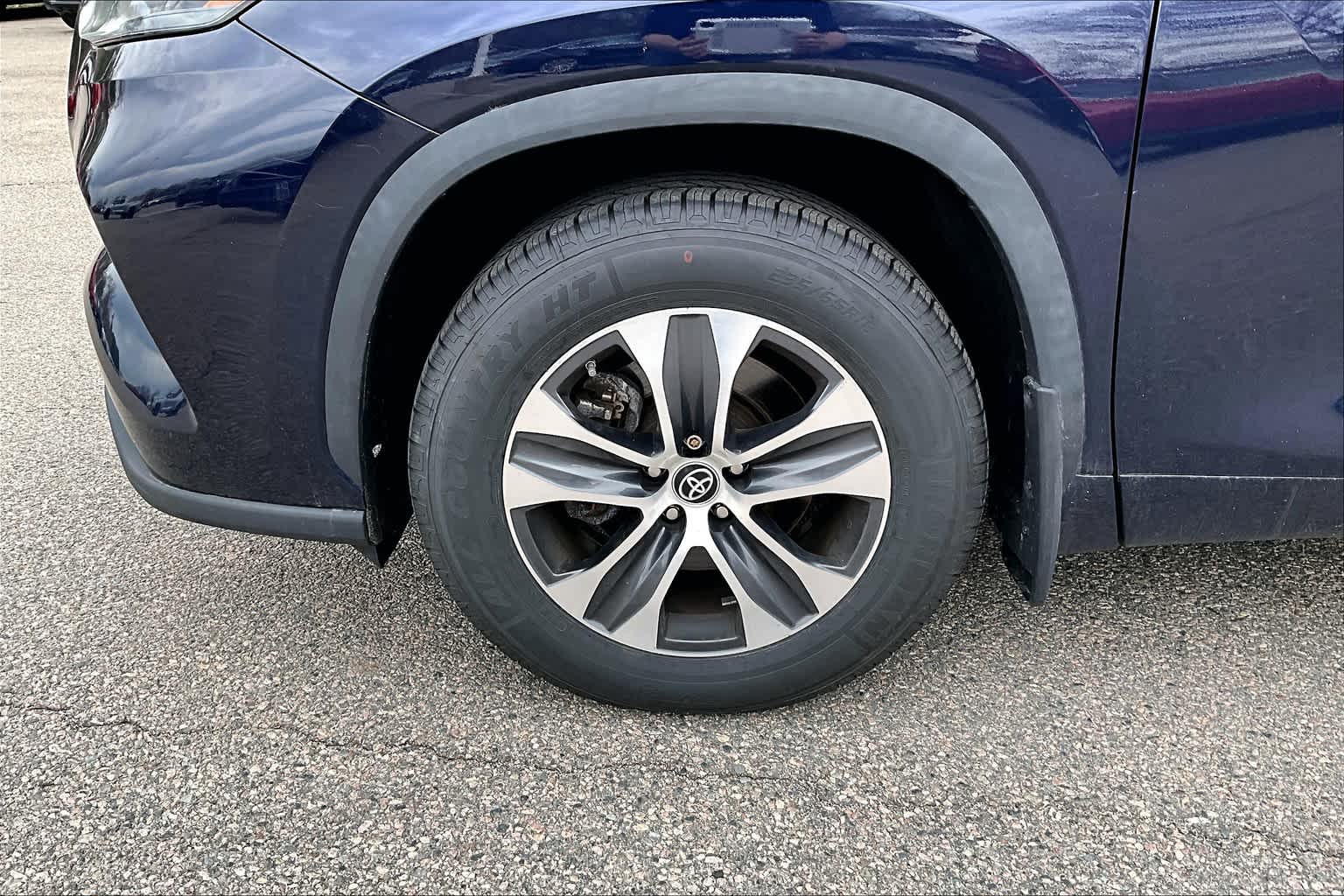 used 2022 Toyota Highlander car, priced at $36,899