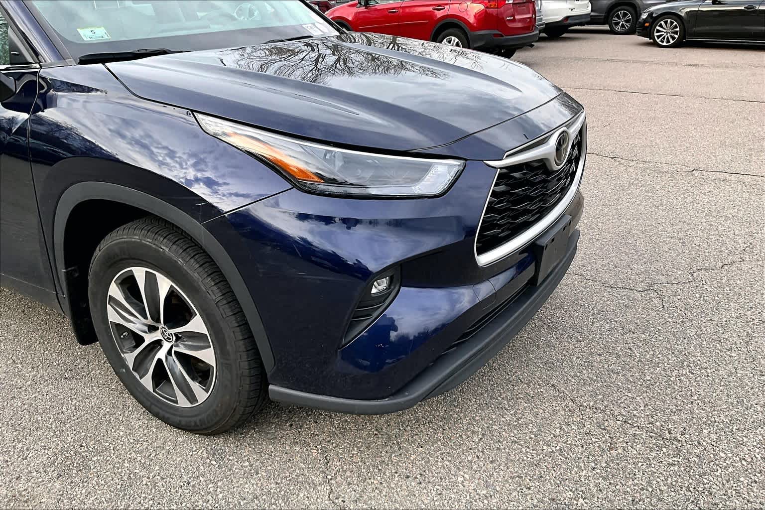 used 2022 Toyota Highlander car, priced at $36,899