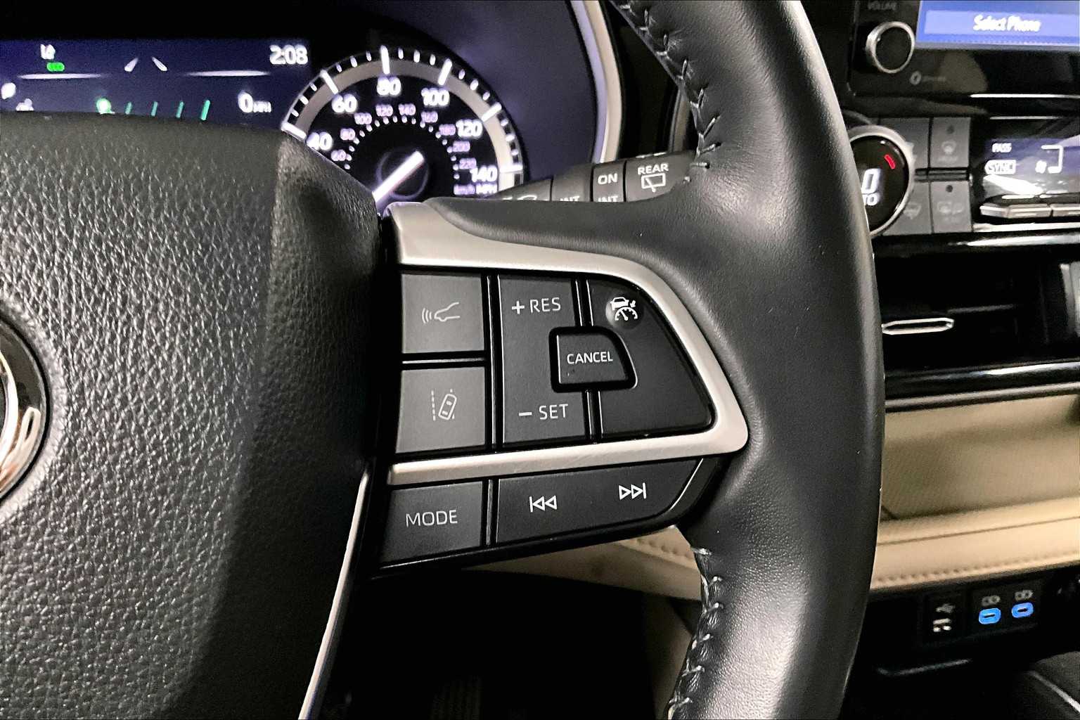 used 2022 Toyota Highlander car, priced at $36,476