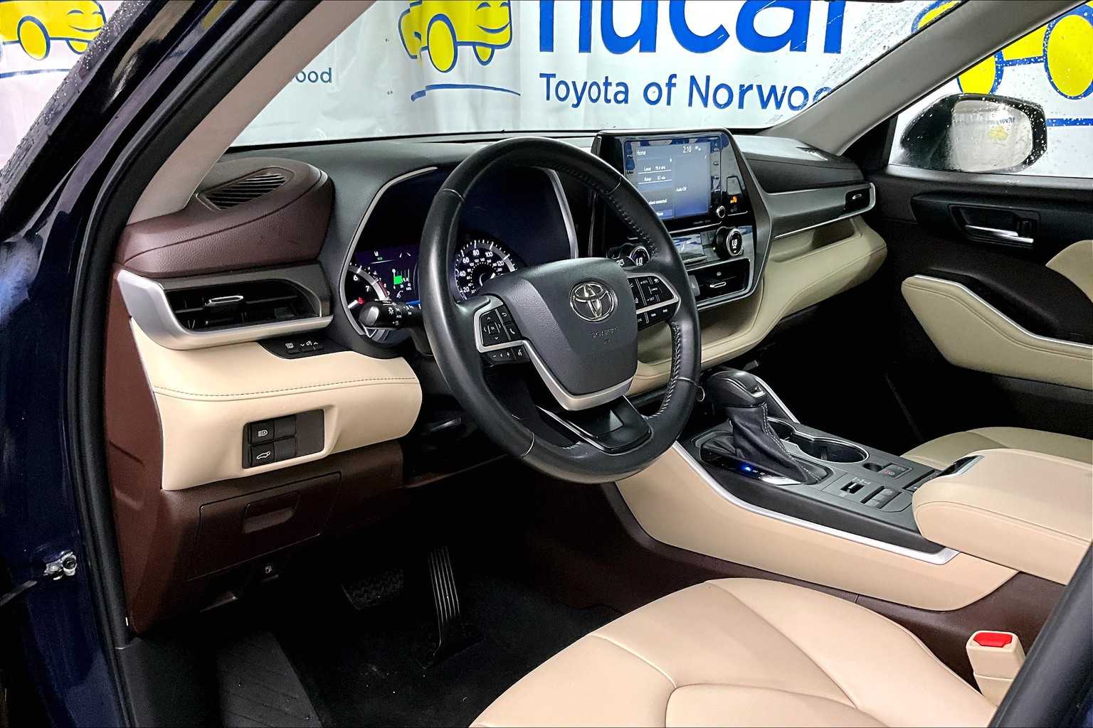 used 2022 Toyota Highlander car, priced at $36,476