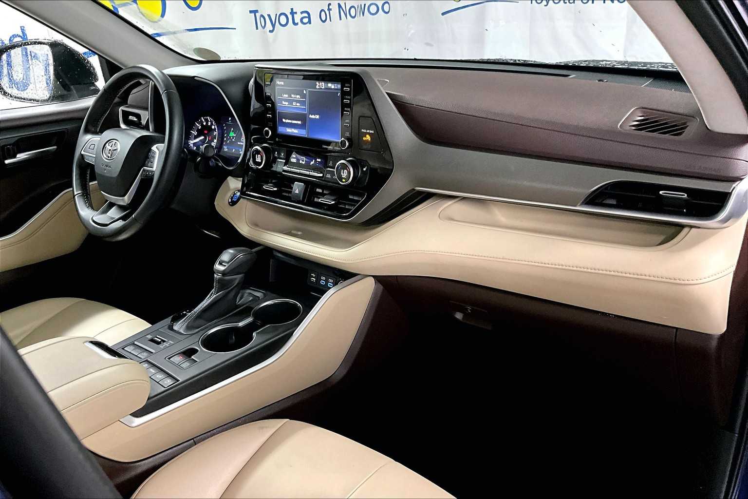 used 2022 Toyota Highlander car, priced at $36,476