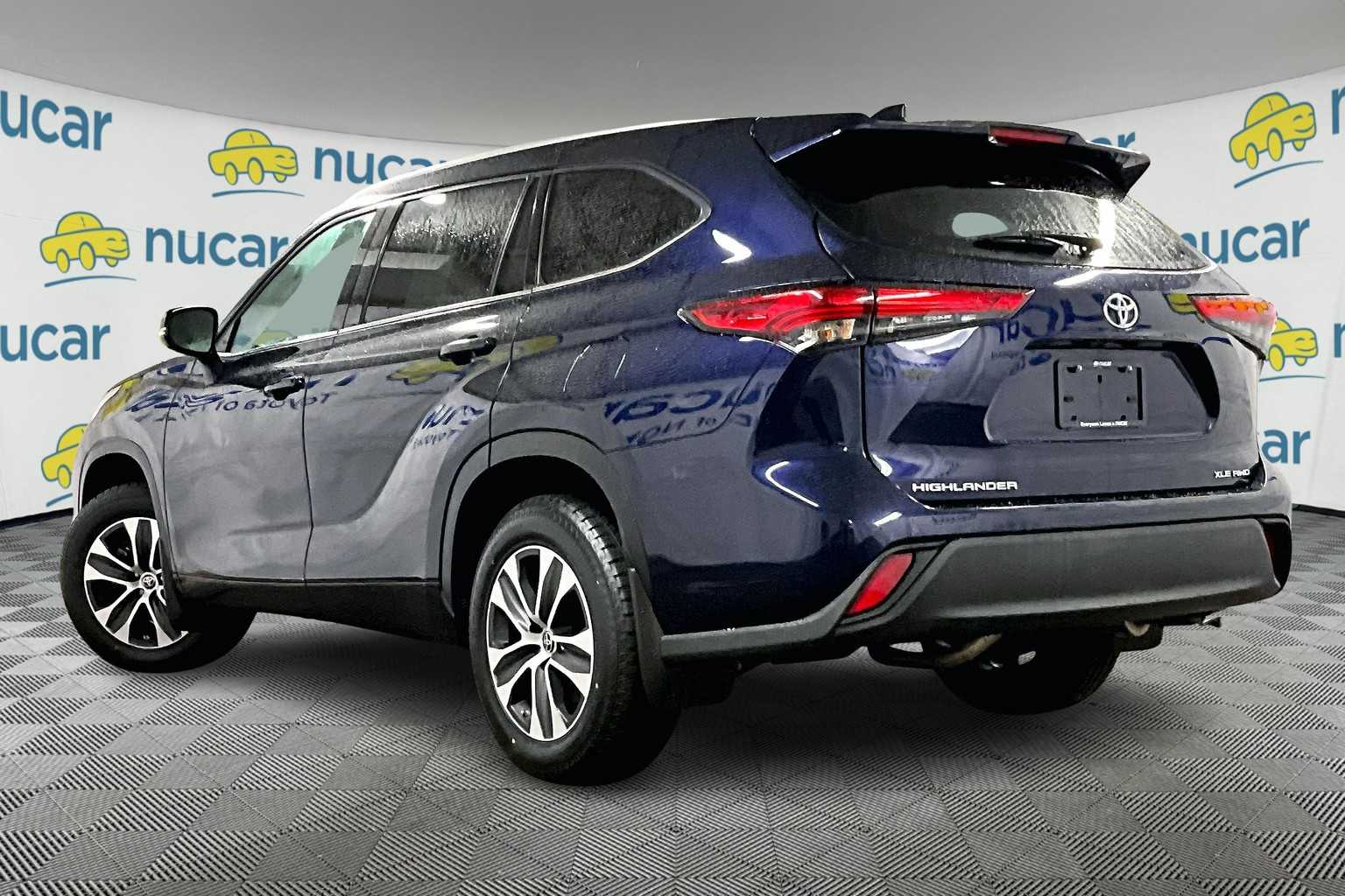 used 2022 Toyota Highlander car, priced at $36,476