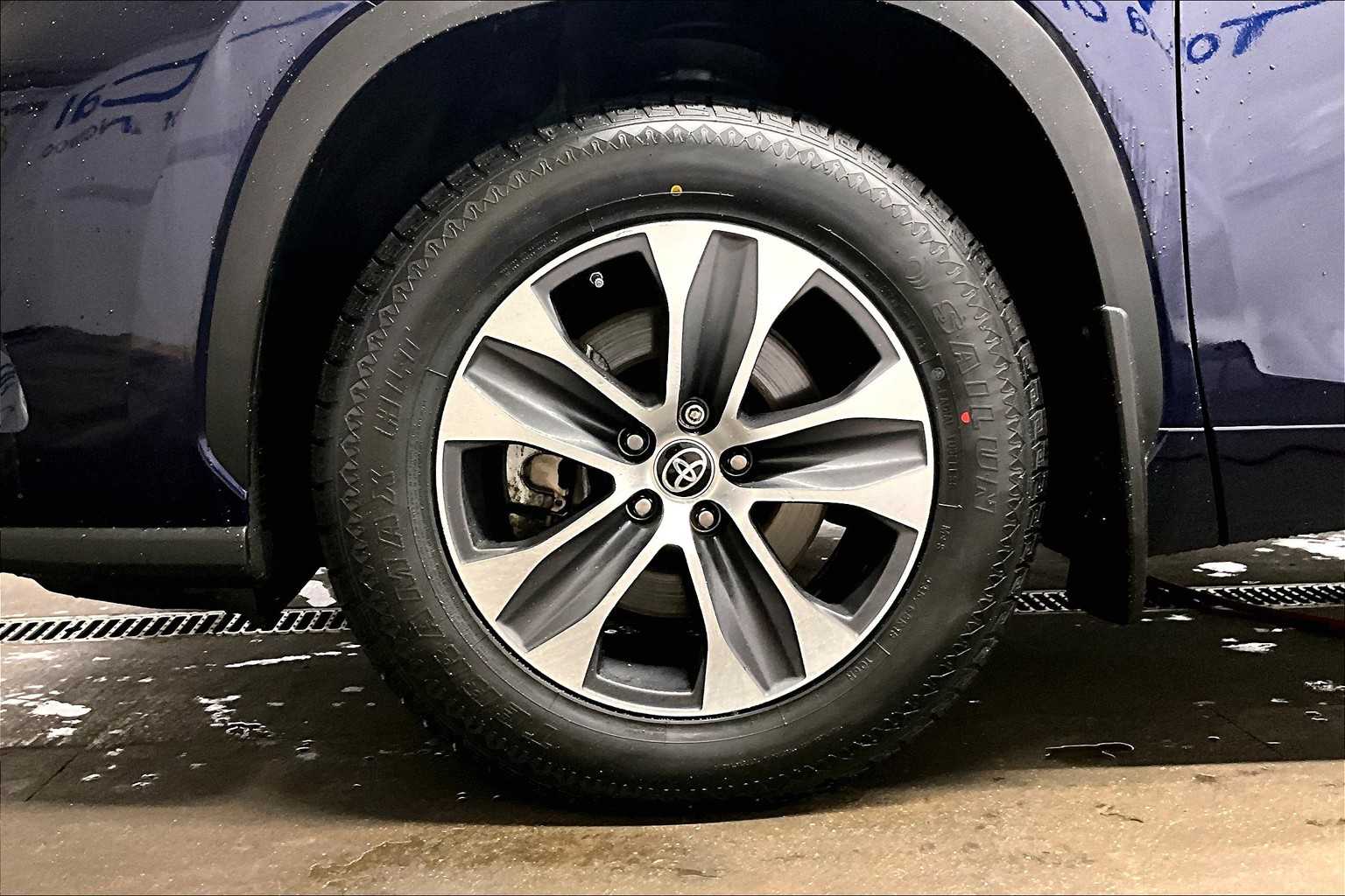 used 2022 Toyota Highlander car, priced at $36,476