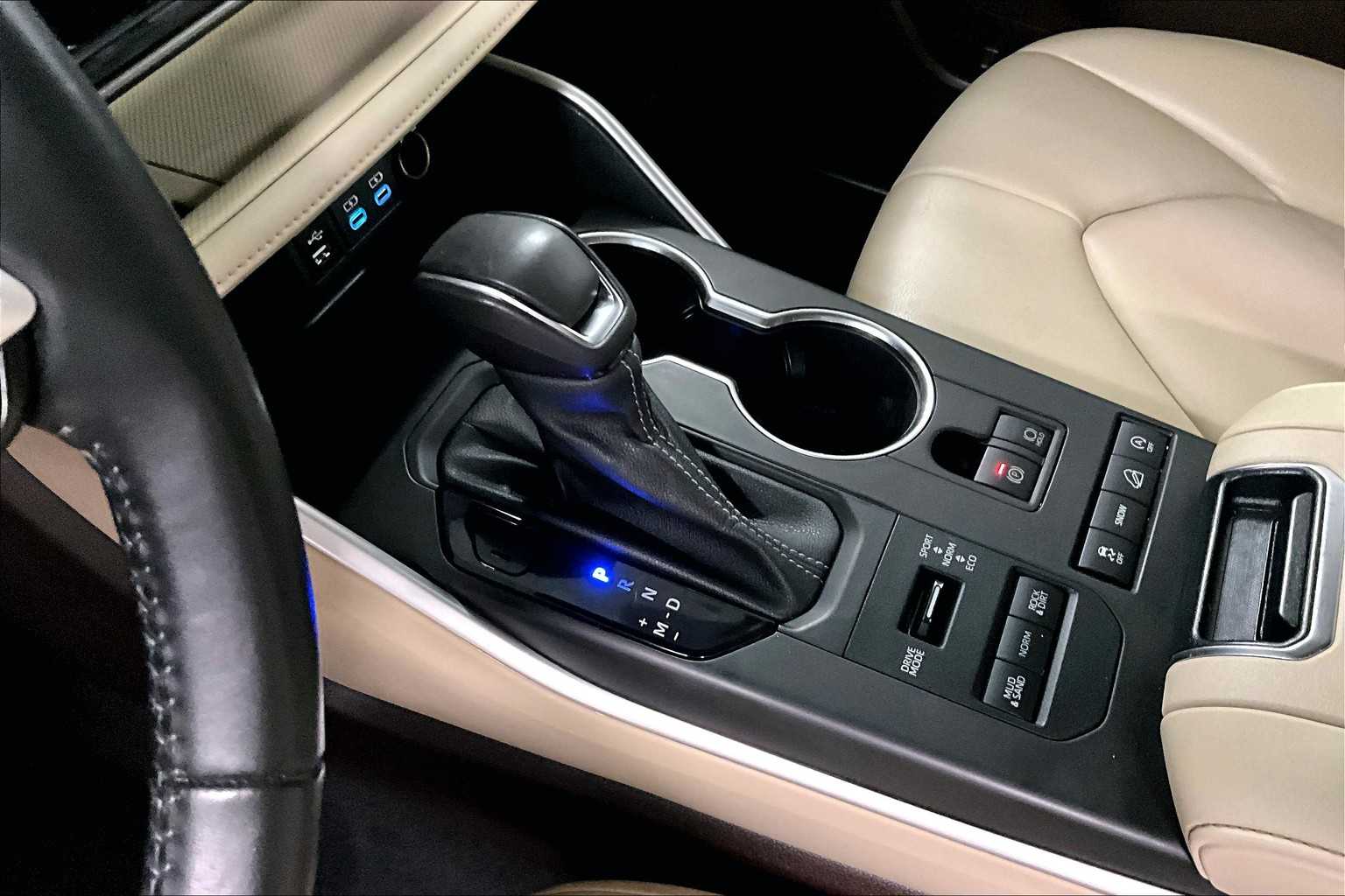 used 2022 Toyota Highlander car, priced at $36,476