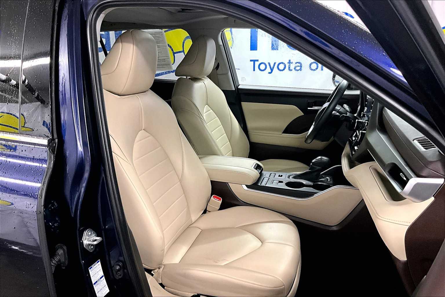 used 2022 Toyota Highlander car, priced at $36,476