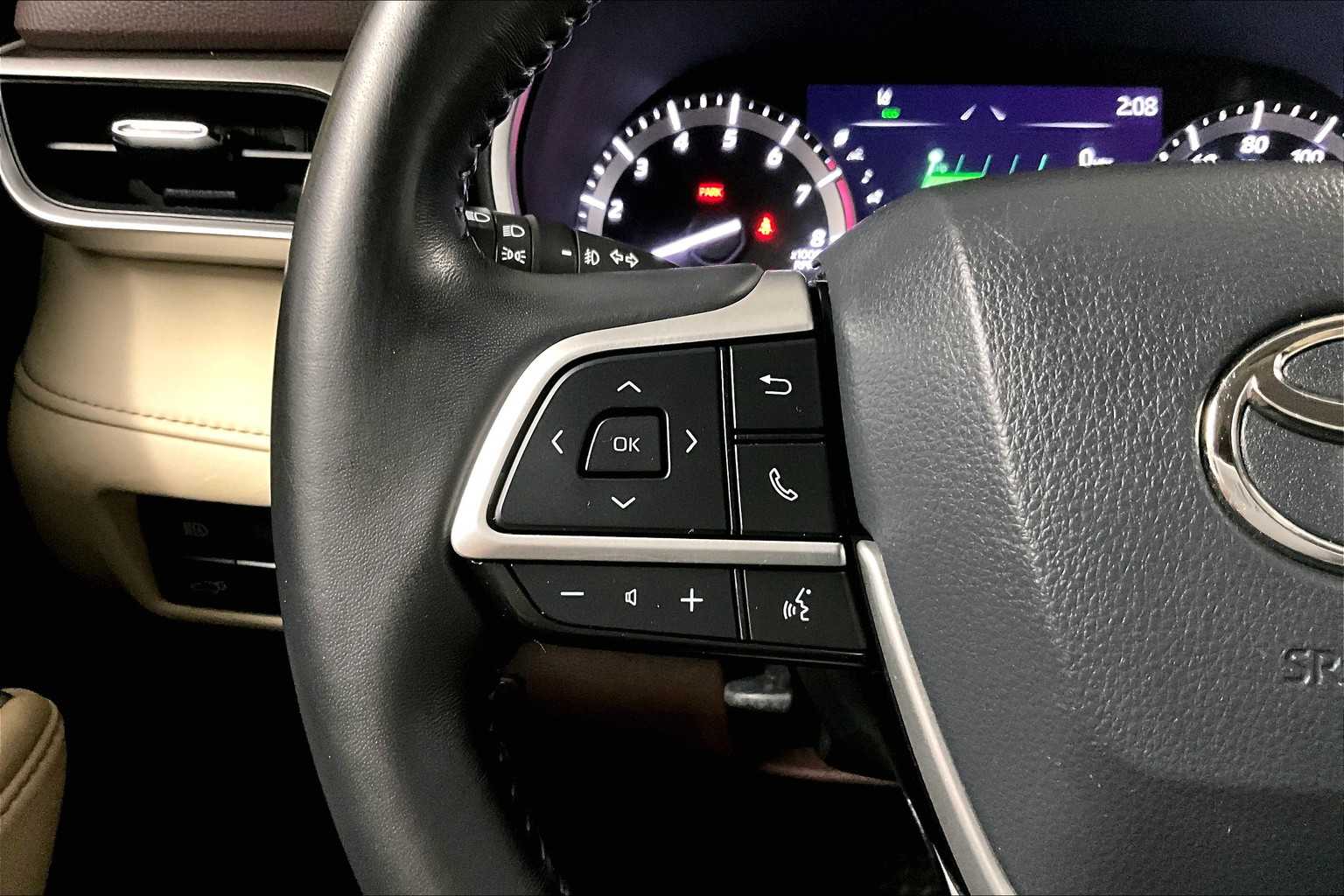 used 2022 Toyota Highlander car, priced at $36,476