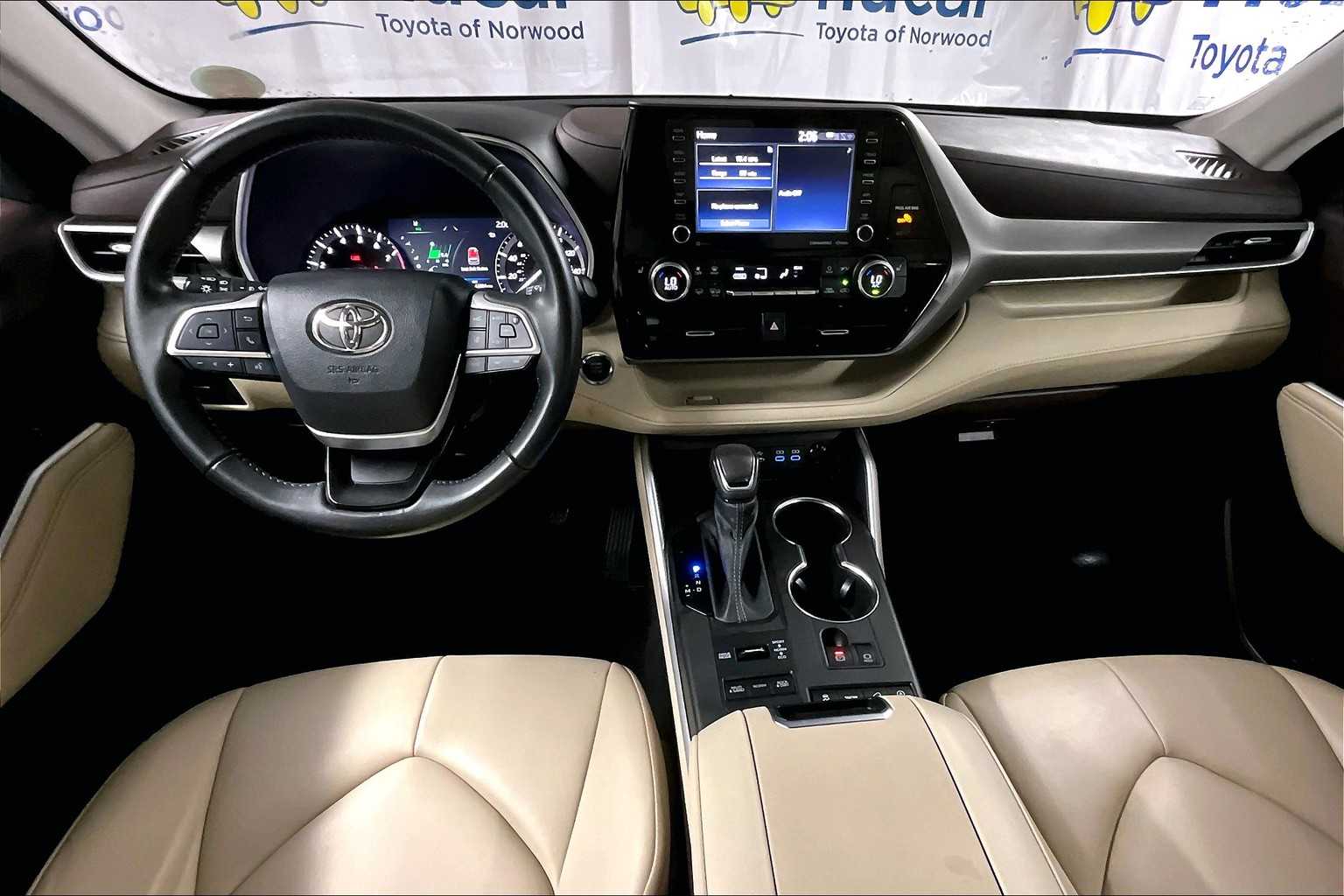 used 2022 Toyota Highlander car, priced at $36,476