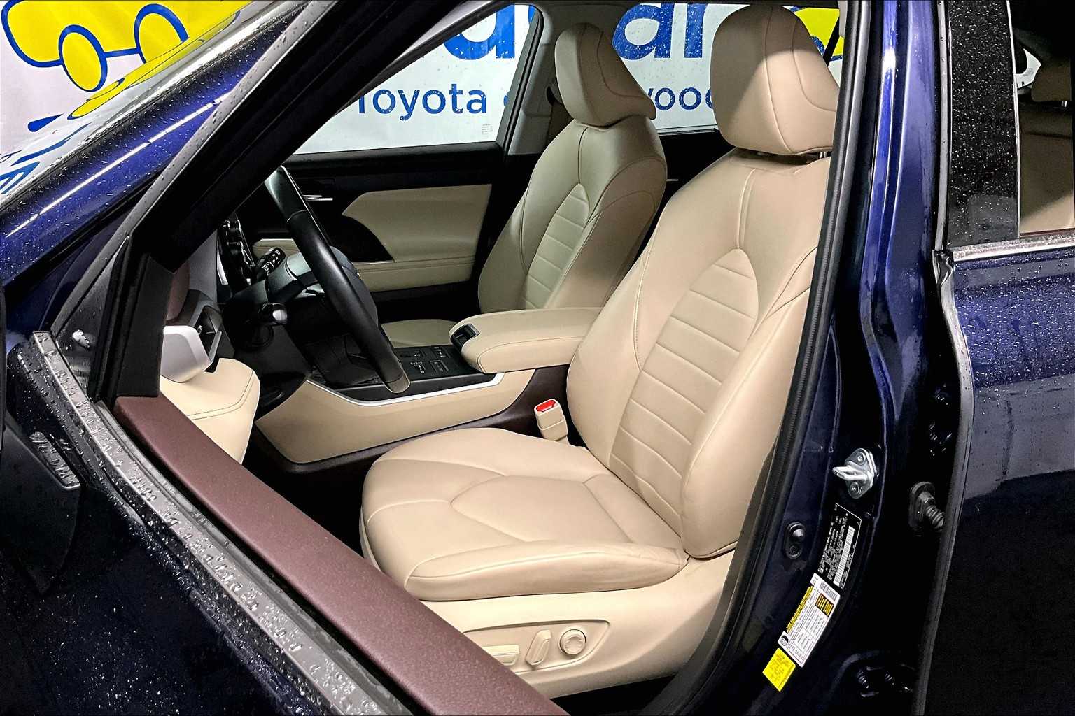 used 2022 Toyota Highlander car, priced at $36,476