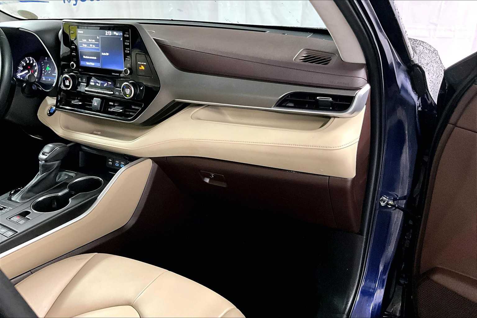 used 2022 Toyota Highlander car, priced at $36,476