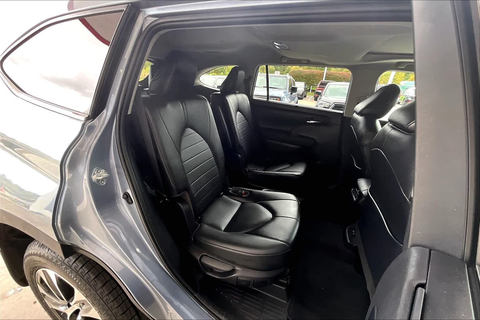 used 2021 Toyota Highlander car, priced at $33,488