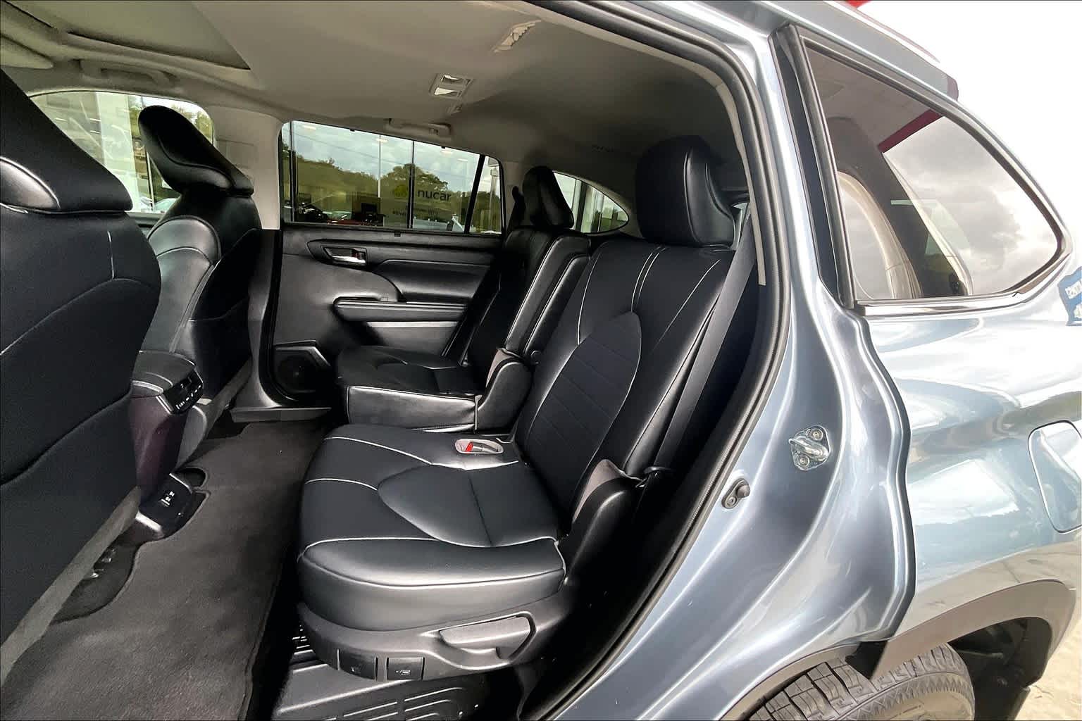 used 2021 Toyota Highlander car, priced at $33,488