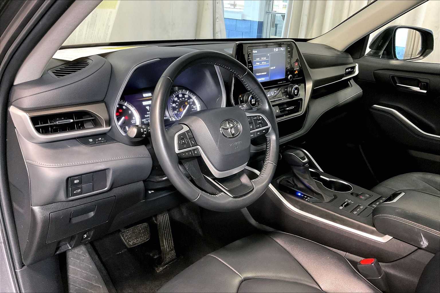 used 2022 Toyota Highlander car, priced at $35,298