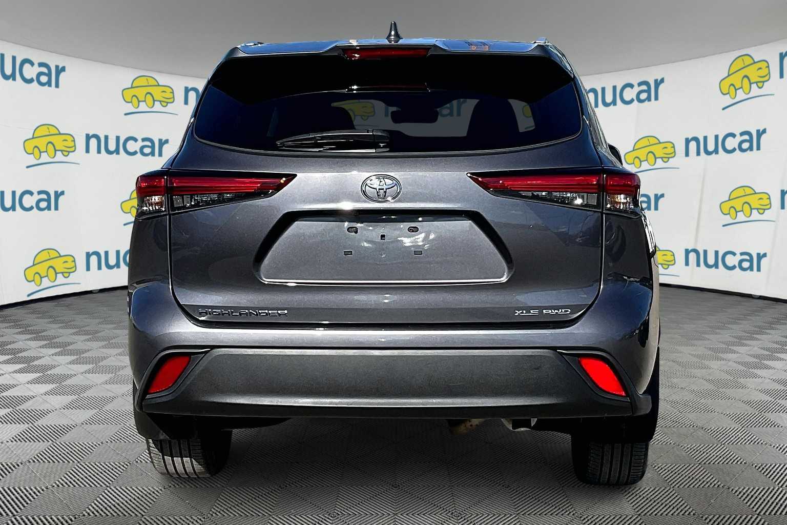 used 2022 Toyota Highlander car, priced at $35,298