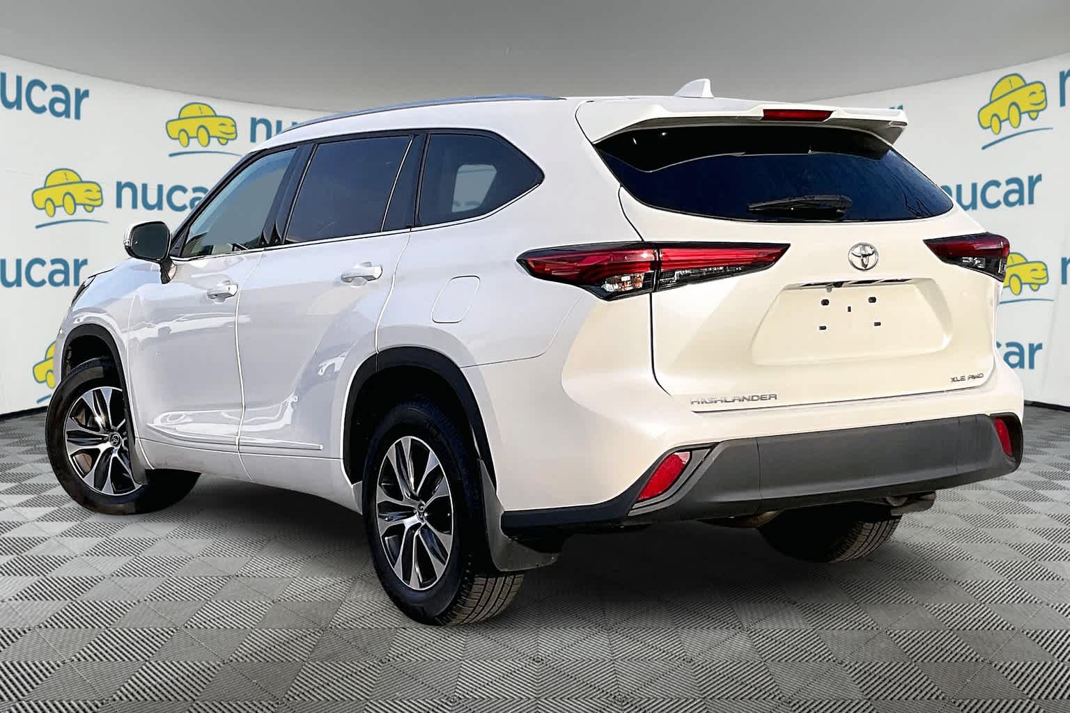 used 2021 Toyota Highlander car, priced at $33,277