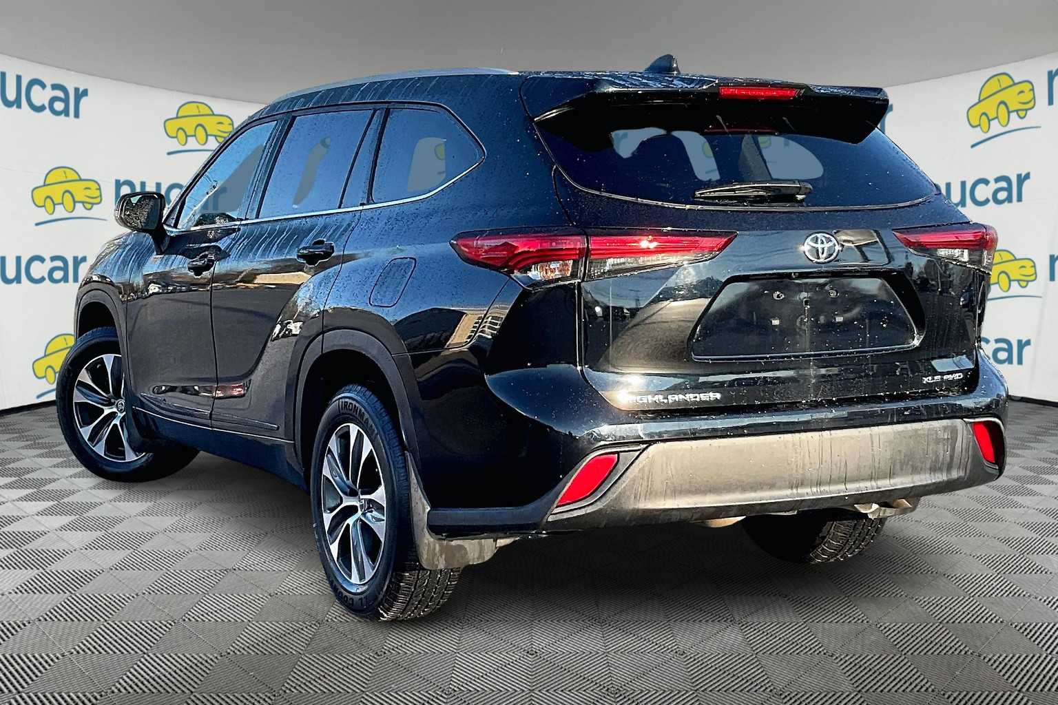 used 2022 Toyota Highlander car, priced at $35,998