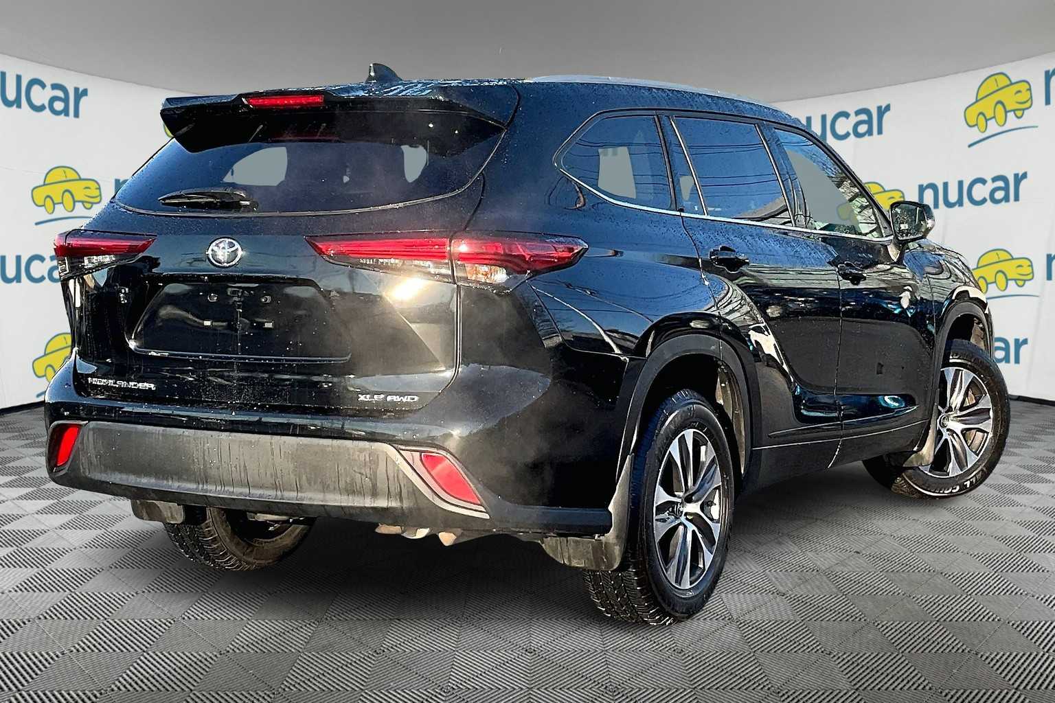 used 2022 Toyota Highlander car, priced at $35,998