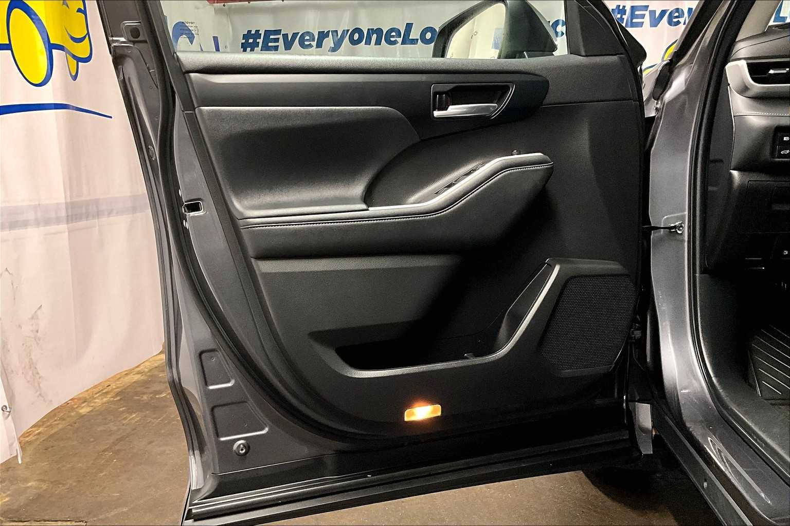 used 2022 Toyota Highlander car, priced at $33,777