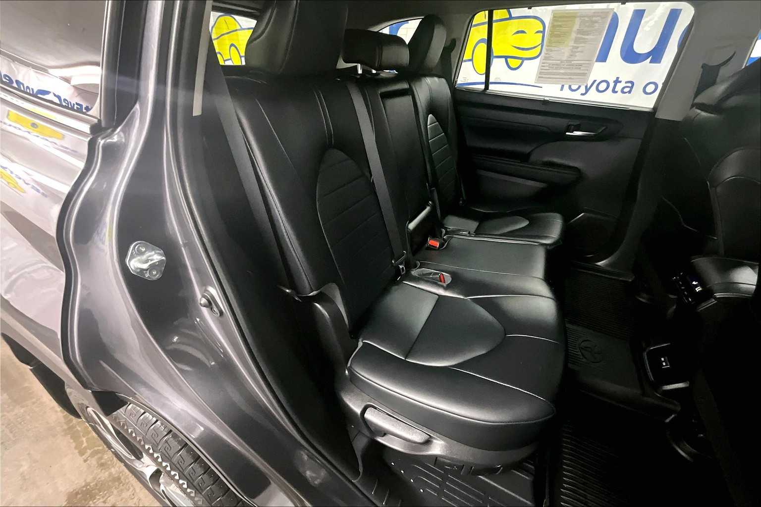 used 2022 Toyota Highlander car, priced at $33,777