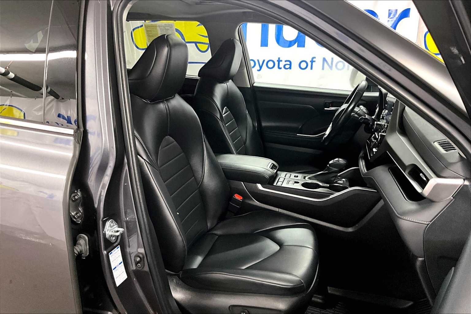 used 2022 Toyota Highlander car, priced at $33,777