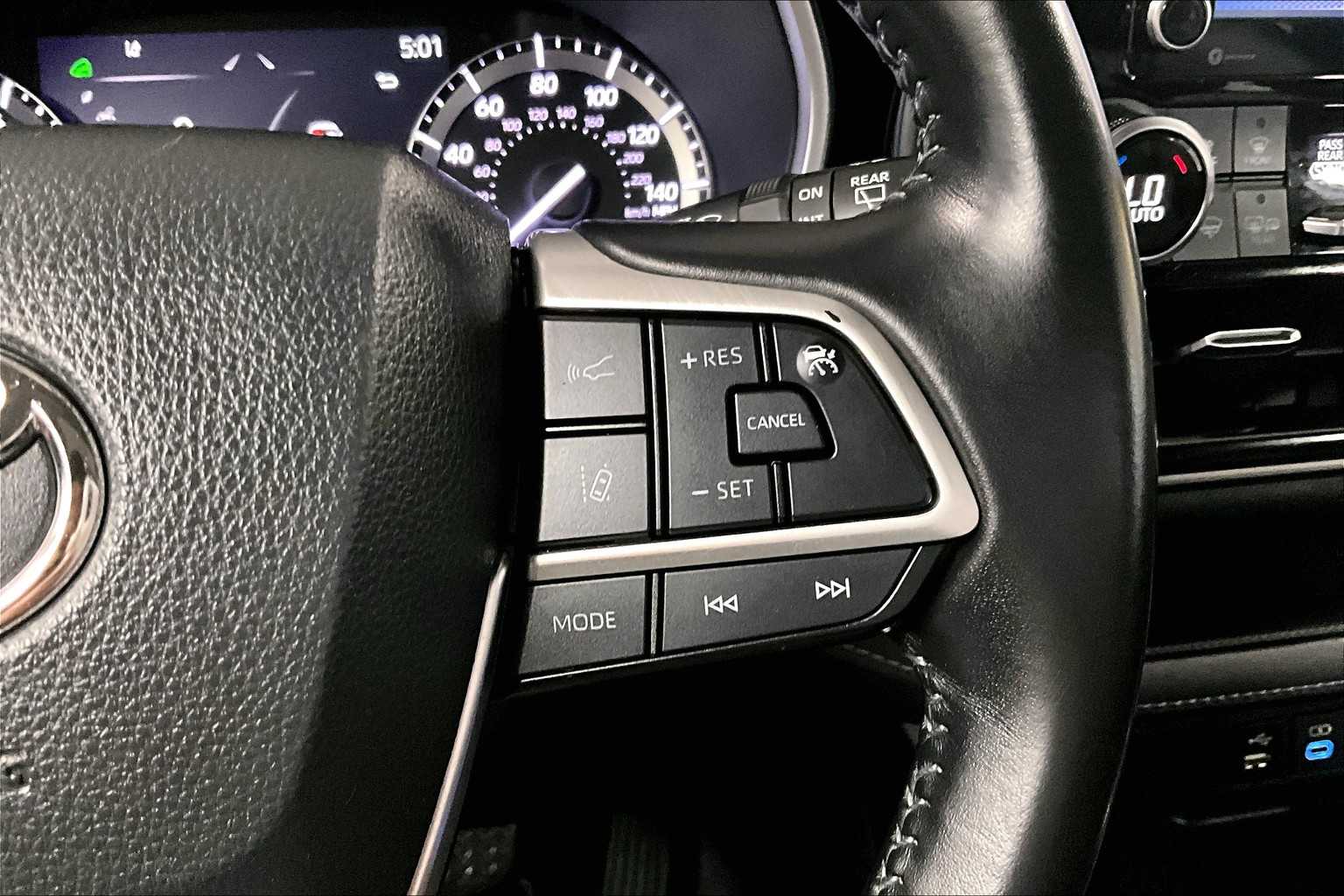 used 2022 Toyota Highlander car, priced at $33,777