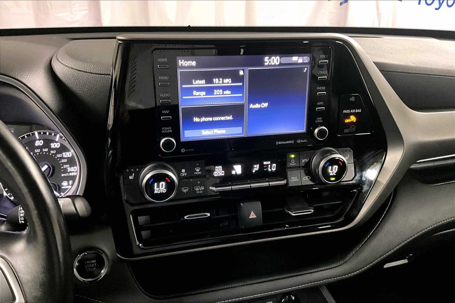 used 2022 Toyota Highlander car, priced at $33,777