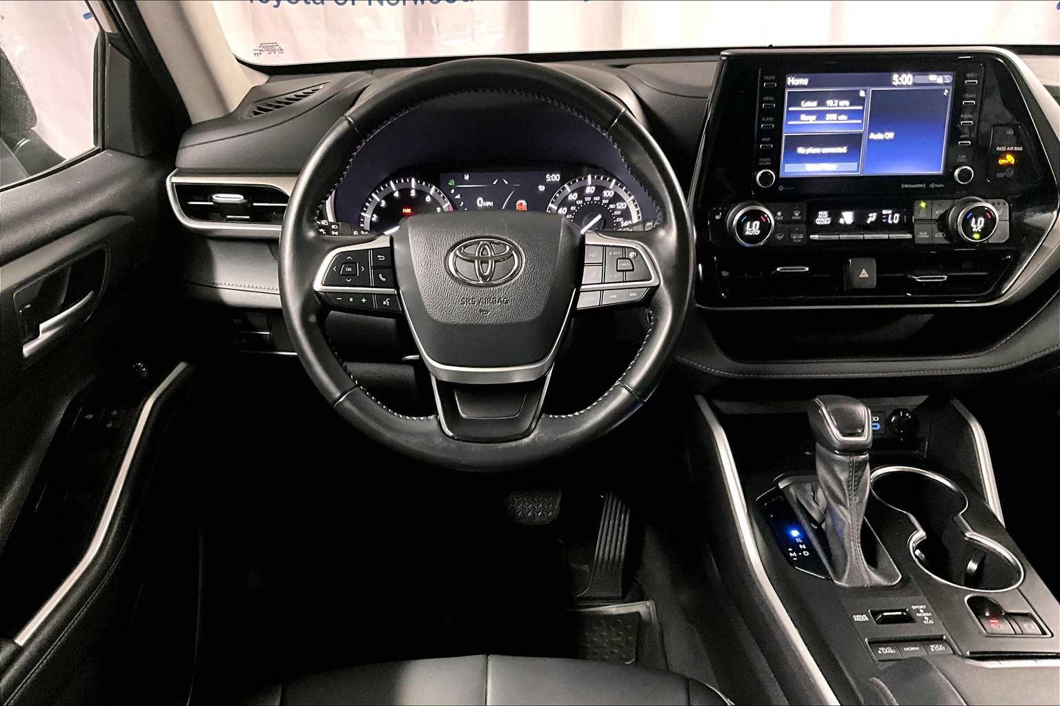 used 2022 Toyota Highlander car, priced at $33,777