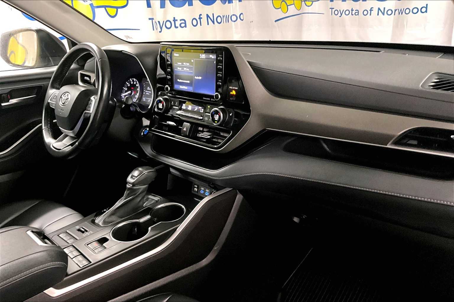 used 2022 Toyota Highlander car, priced at $33,777