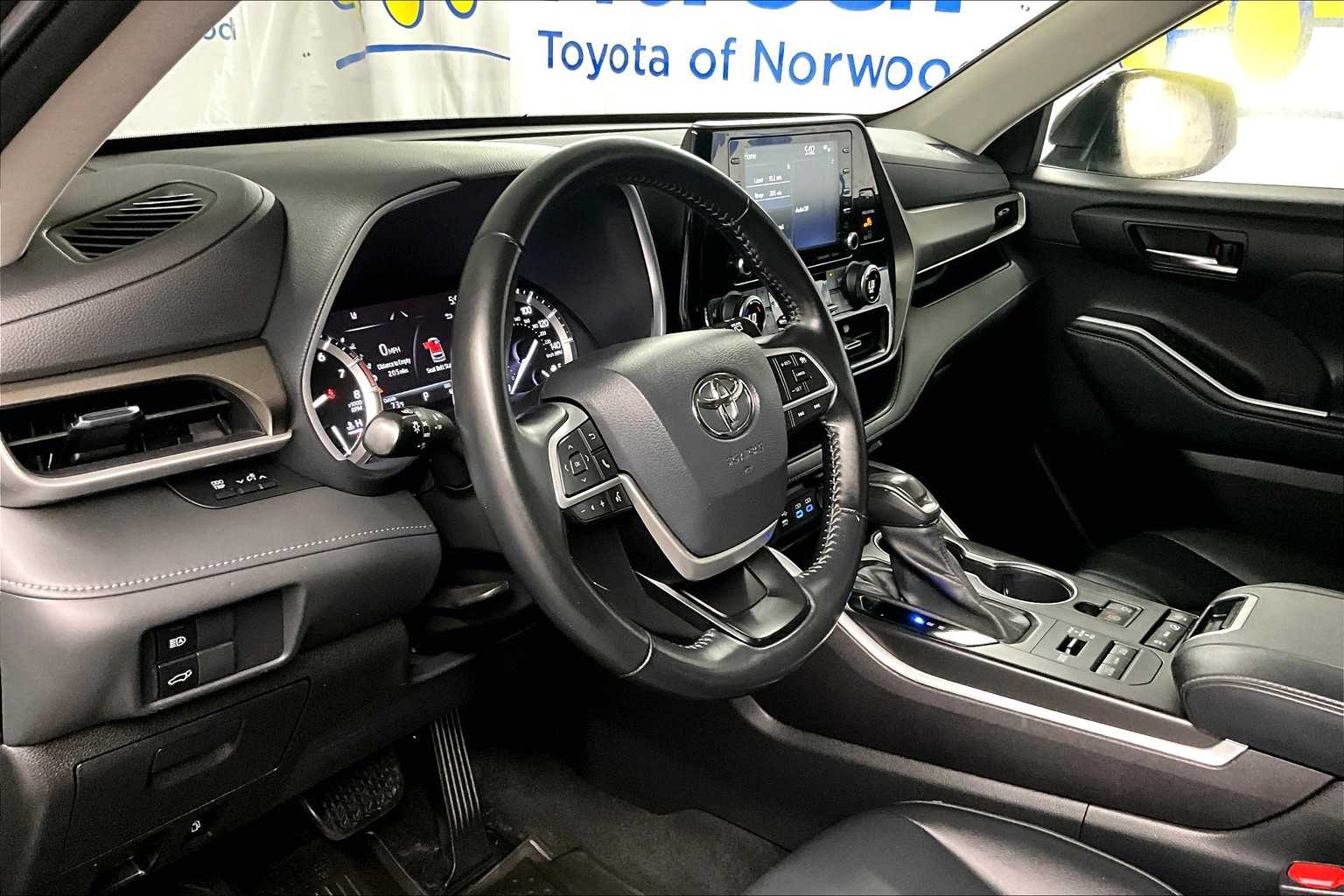 used 2022 Toyota Highlander car, priced at $33,777
