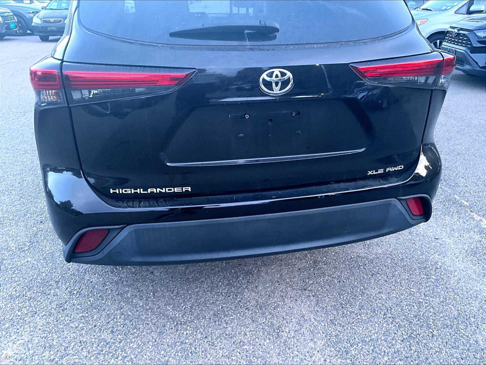 used 2021 Toyota Highlander car, priced at $31,987