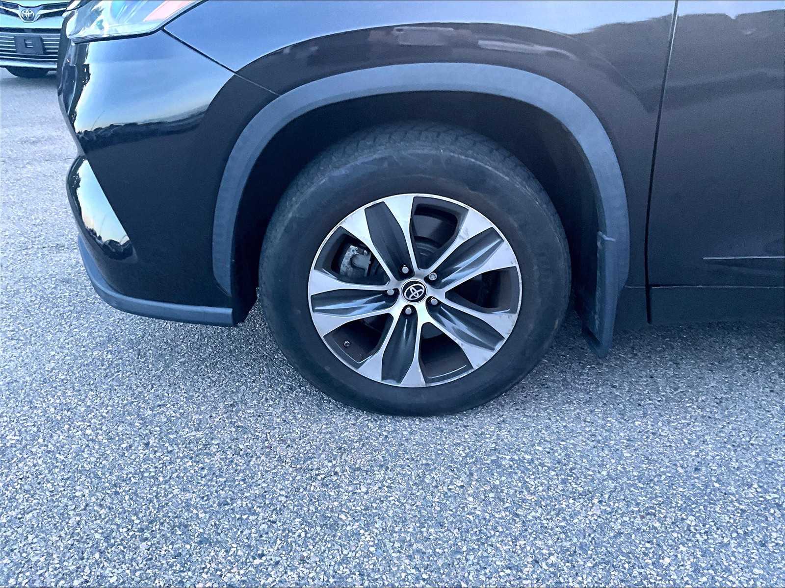used 2021 Toyota Highlander car, priced at $31,987