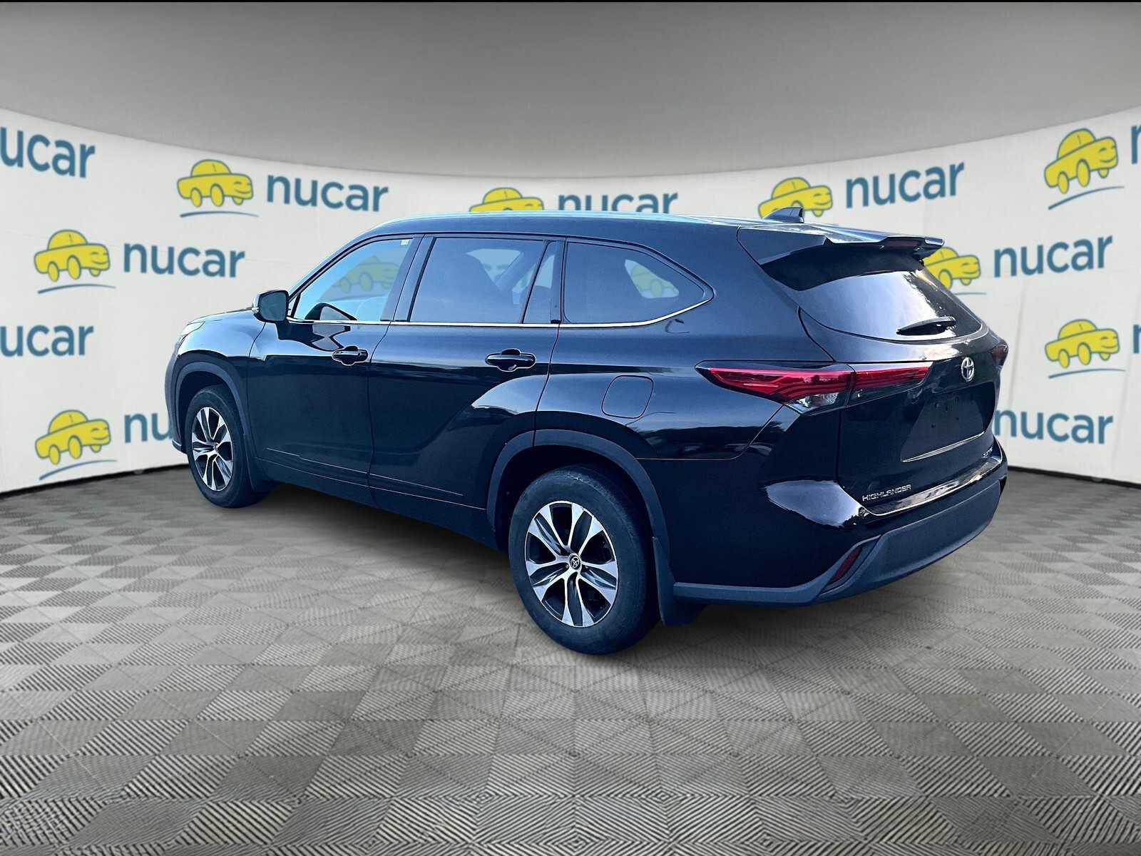 used 2021 Toyota Highlander car, priced at $31,987