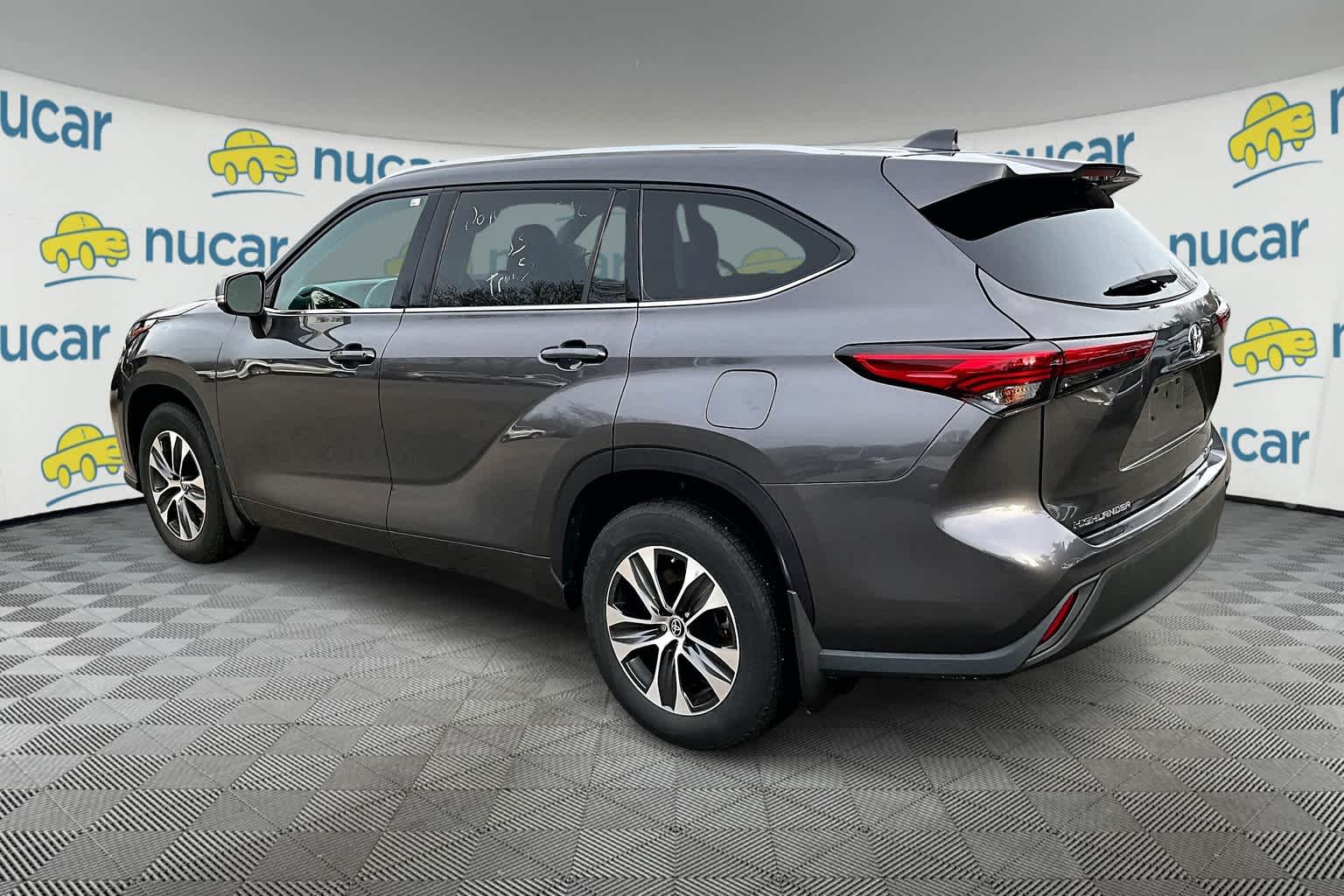 used 2021 Toyota Highlander car, priced at $32,086