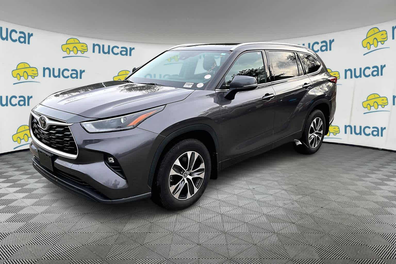 used 2021 Toyota Highlander car, priced at $32,086