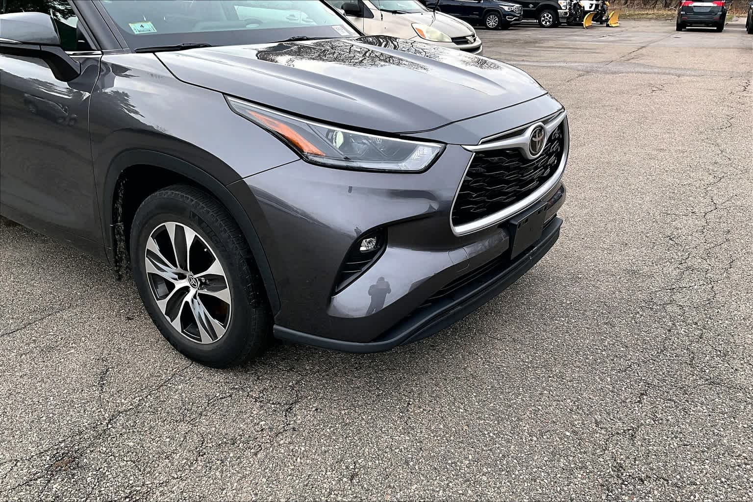 used 2021 Toyota Highlander car, priced at $32,086
