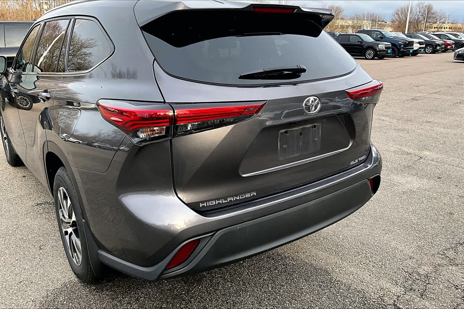 used 2021 Toyota Highlander car, priced at $32,086