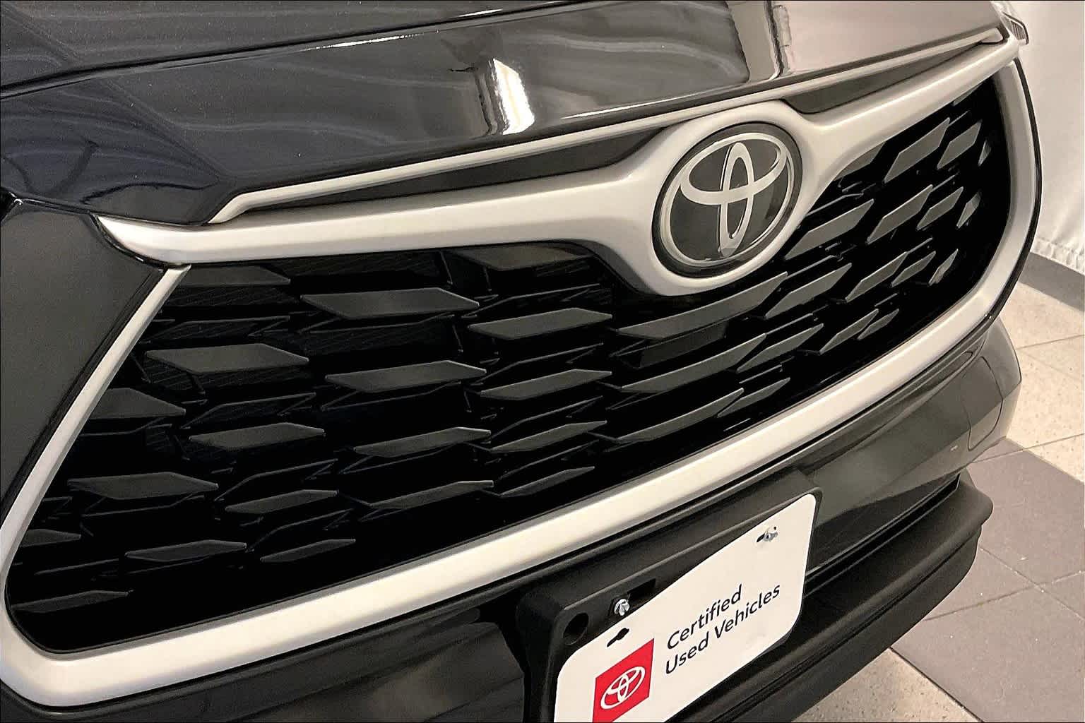 used 2021 Toyota Highlander car, priced at $35,488