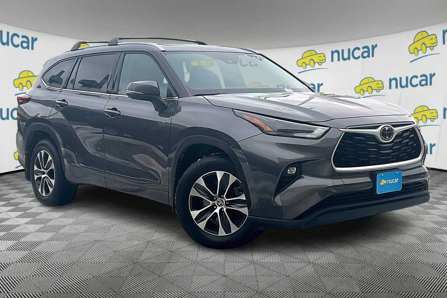 used 2022 Toyota Highlander car, priced at $36,488