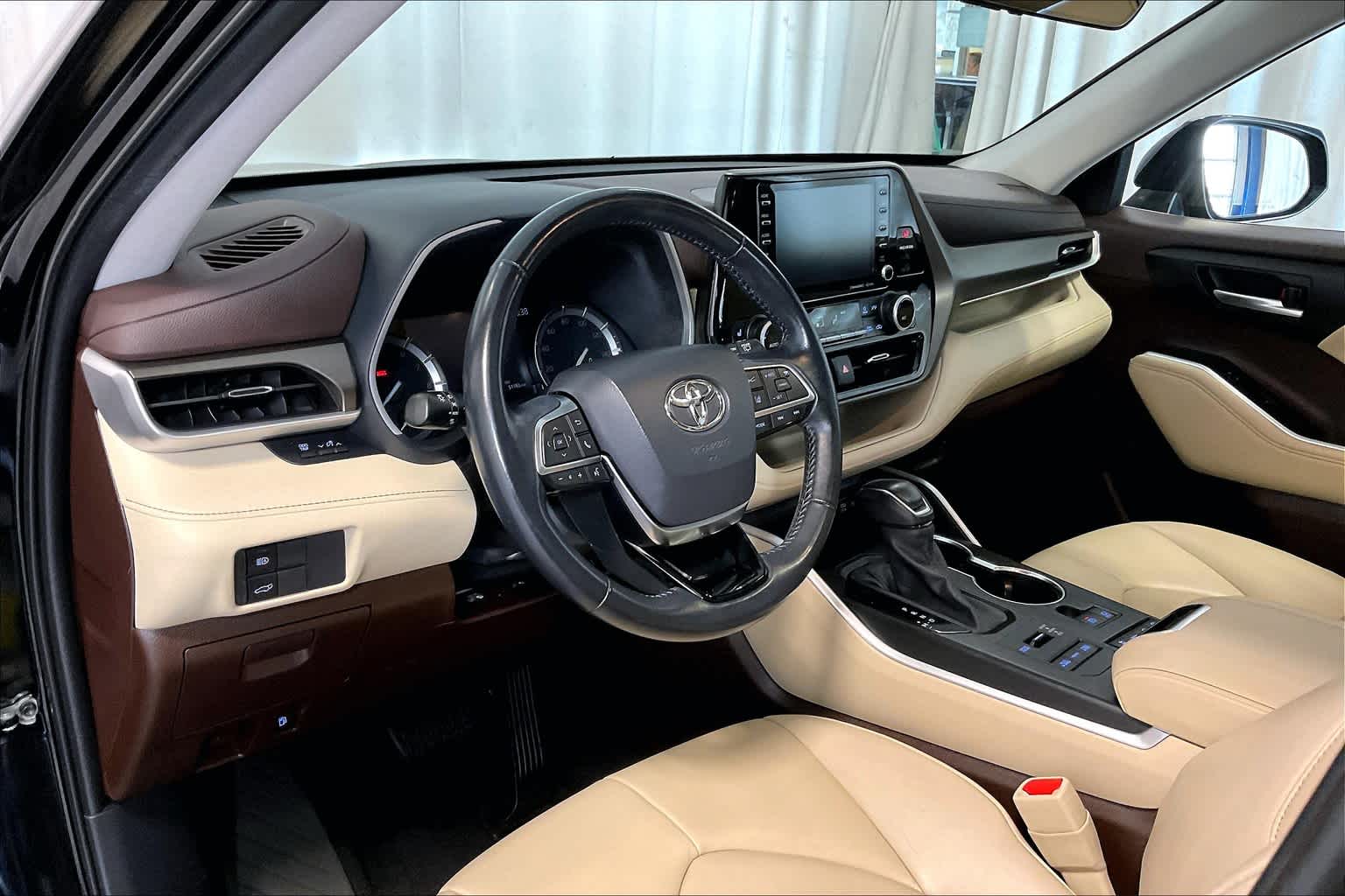 used 2021 Toyota Highlander car, priced at $33,488