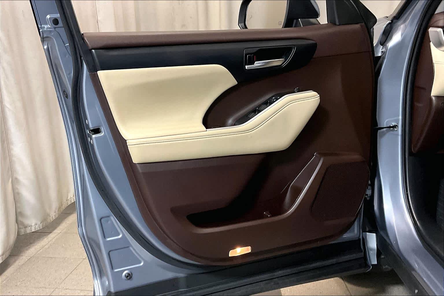 used 2022 Toyota Highlander car, priced at $36,878