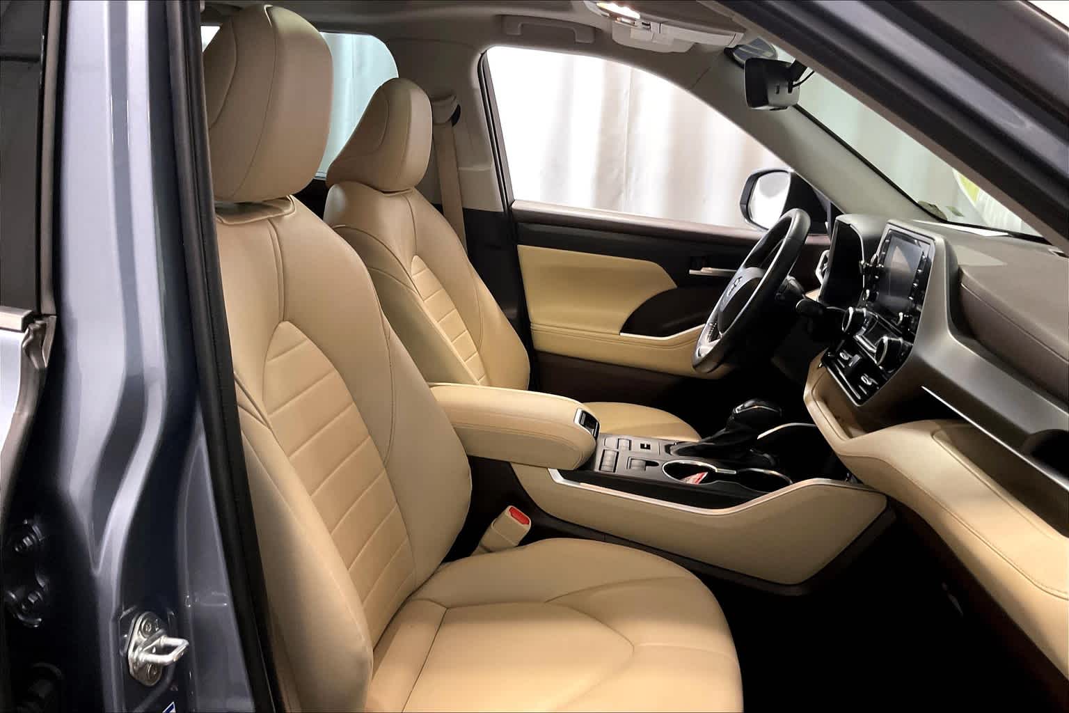 used 2022 Toyota Highlander car, priced at $37,388