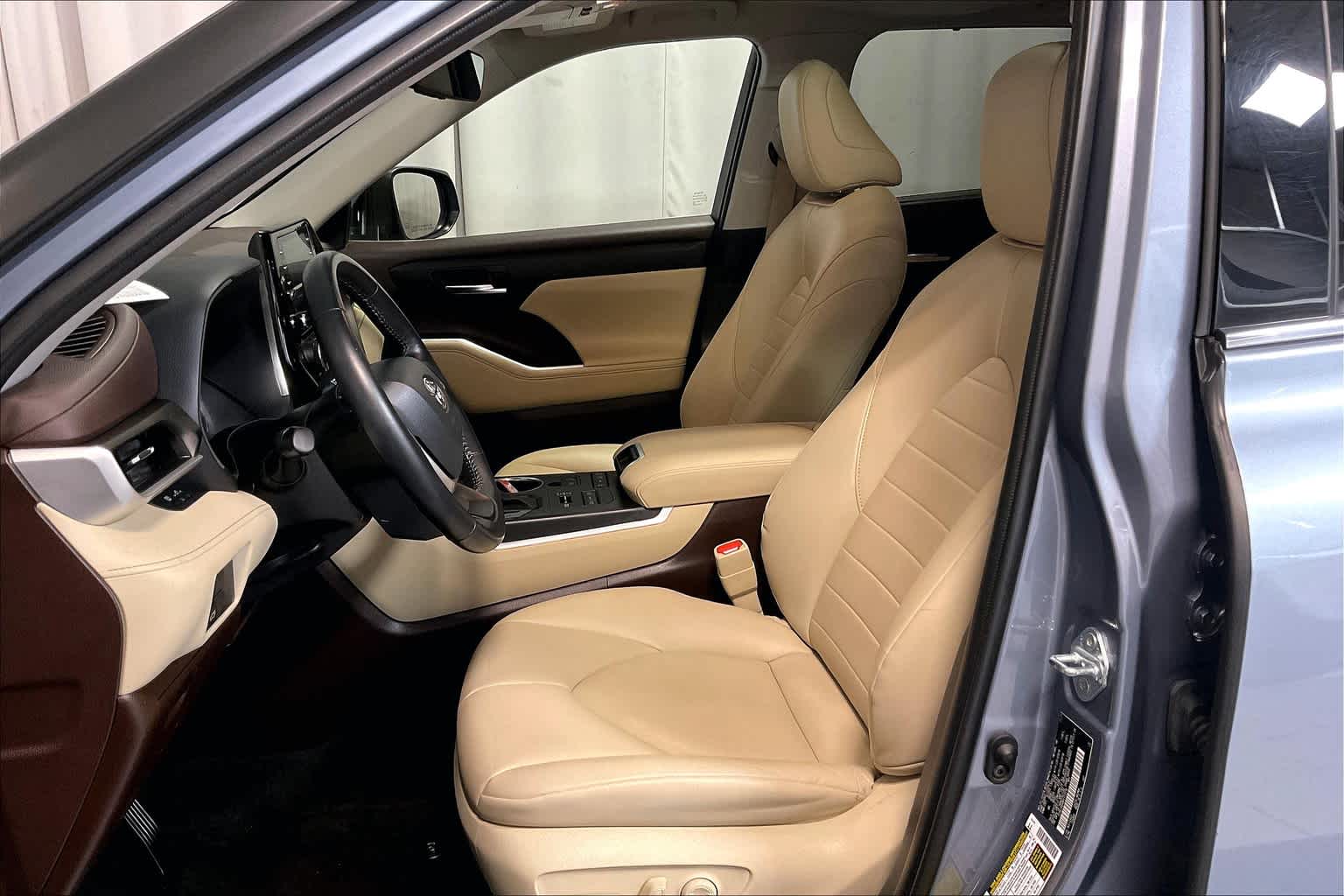 used 2022 Toyota Highlander car, priced at $37,388