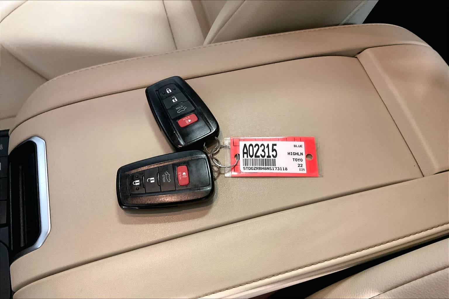 used 2022 Toyota Highlander car, priced at $37,388