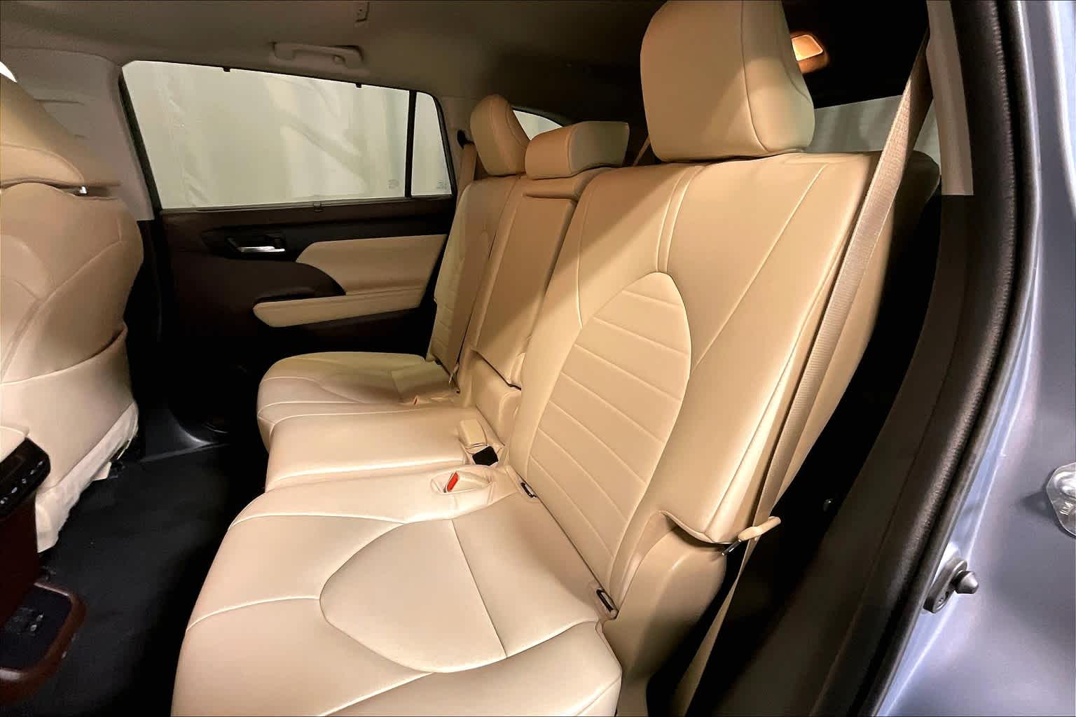 used 2022 Toyota Highlander car, priced at $37,388