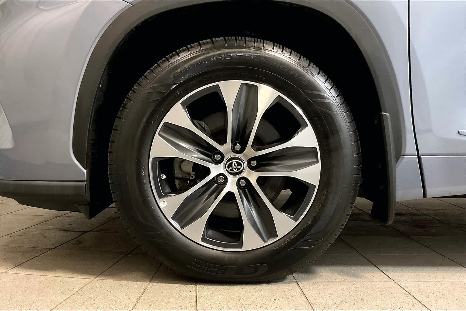 used 2022 Toyota Highlander car, priced at $37,388